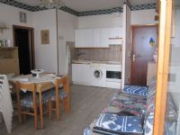  » Vendesi trilocale vicinissimo al mare con ampio terrazzo abitabile. Prezzo euro 78.000 trattabili